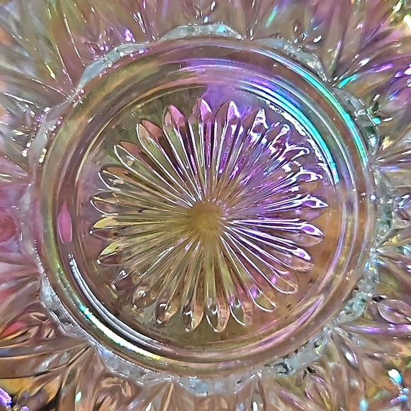 Federal Petal Iridescent Plate - Picture 6 of 6